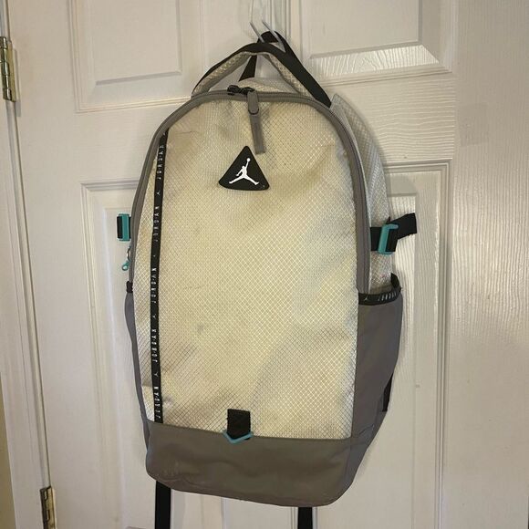 NIKE AIR  JORDAN JUMP MAN  15'' INCH LAP TOP POCKET BACK PACK beige &gray nylon - Picture 1 of 16